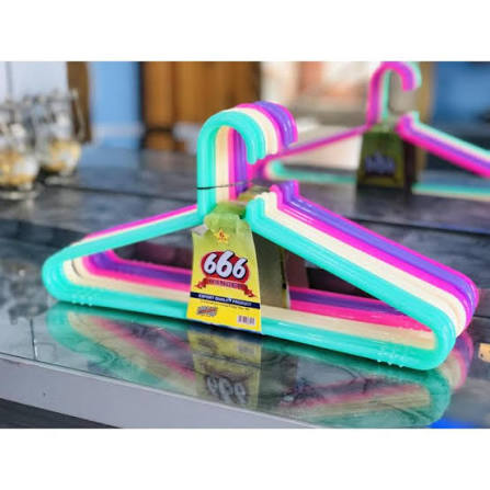 PLASTIC  HANGER 1PC